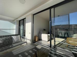 Posezení v ubytování Cannes, appartement avec parking+terrasse, Croisette à pied!