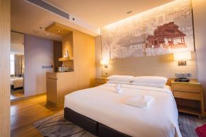 a bedroom with a large white bed in a room at Bangkok Marriott Hotel Sukhumvit in Bangkok
