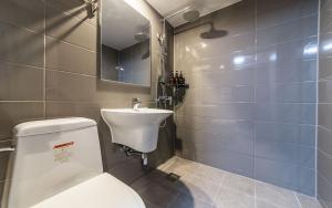 Koupelna v ubytování XYM Hotel