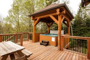 Balkón nebo terasa v ubytování Fiddler Lake Resort Chalet 96 Elk