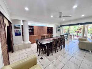 a kitchen and dining room with a table and chairs at SpiritU at Mission Beach in Mission Beach