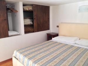a bedroom with a bed in a room at Casa Petra - Mini Open Space in Brindisi