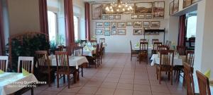a dining room with tables and chairs in a restaurant at Wielkopolanka Pokoje gościnne i Restauracja in Chodzież