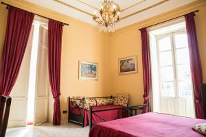 Postel nebo postele na pokoji v ubytování Sognando Ortigia