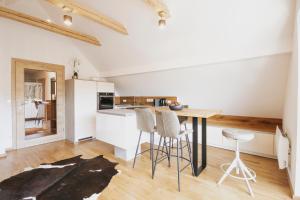 a kitchen with a table and stools in a room at Appartement Eden Top 11 in Sauerfeld