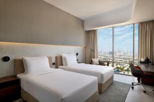 Postel nebo postele na pokoji v ubytování Hotel Local Dubai at Jumeirah Village Triangle