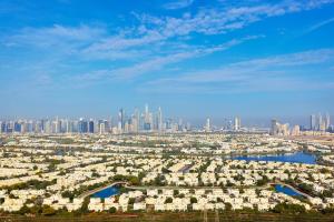 Nespecifikovaný výhled na destinaci Dubaj nebo výhled na město při pohledu z hotelu