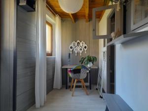a dining room with a table and a chair at Gite en Périgord in Doissat
