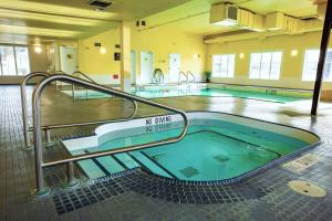 Piscina en o cerca de Ramada by Wyndham Cranbrook