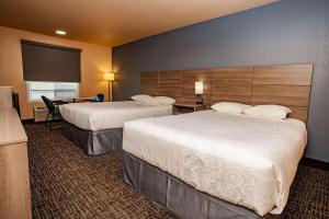 Cama o camas de una habitación en Ramada by Wyndham Cranbrook