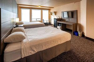 Cama o camas de una habitación en Ramada by Wyndham Cranbrook