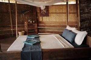 Postel nebo postele na pokoji v ubytování Kactus-Your Island Sanctuary On Koh Ta Kiev