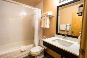 Un baño de Ramada by Wyndham Cranbrook