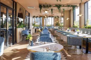 Hilton Garden Inn Dublin City Centre餐厅或其他用餐的地方