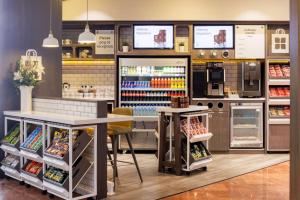 Hilton Garden Inn Dublin City Centre酒廊或酒吧区