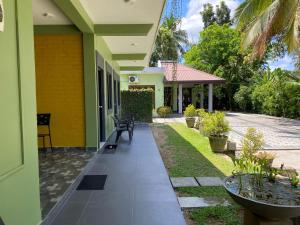 Κήπος έξω από το The Paramount Lodge