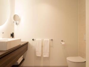 DoubleTree by Hilton Sittard的一间浴室