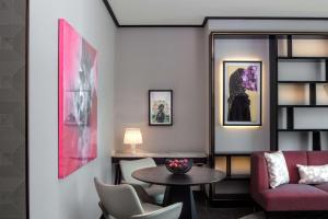 Andaz Doha, by Hyattにあるシーティングエリア