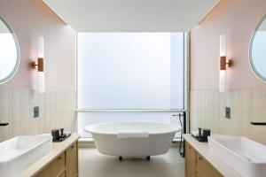 Andaz Doha, by Hyattにあるバスルーム