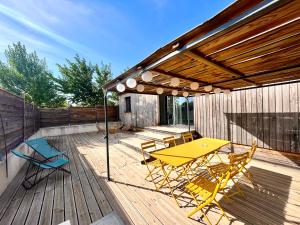 Μπαλκόνι ή βεράντα στο NUIKI Lodges - Gites