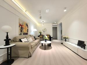 Posezení v ubytování Shanghai Yi Du B&B - Family Suite located 500 meters away from Nanjing West Road Subway and near People's Square