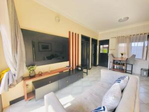 Fotografie z fotogalerie ubytování A Fully Furnished 1Bedroom Apartment In BButo Bweyogerere v destinaci Kampala