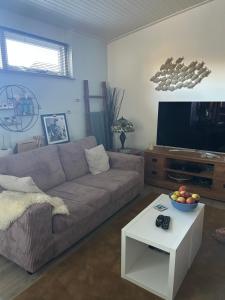 Televisyen dan/atau pusat hiburan di fijne vakantie woning in Zeeland