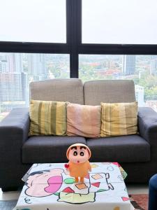 Crayon ShinChan 3R2B SeaView Suite的休息区