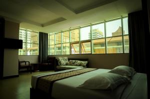 מיטה או מיטות בחדר ב-Russell Hotel