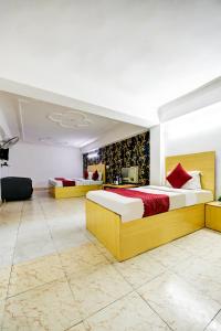 Postel nebo postele na pokoji v ubytování Hotel Quadis - Noida sec 15