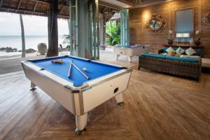 ein Billardzimmer mit Billardtisch in der Unterkunft Four Seasons Resort Koh Samui in Mae Nam