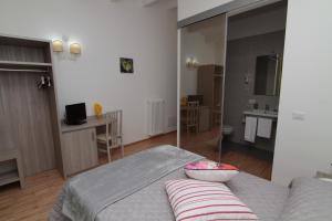 Postel nebo postele na pokoji v ubytování Al Bastione Relais Suite & Rooms