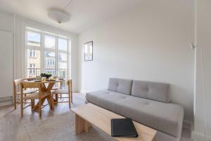 Χώρος καθιστικού στο Cozy & Bright Apartment in Peaceful Area +36 φωτογραφίες