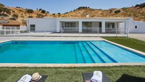 Basen w obiekcie Villa Vista Hermosa Olvera by Ruralidays lub w pobliżu