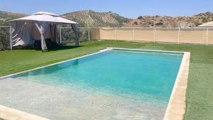 Basen w obiekcie Villa Vista Hermosa Olvera by Ruralidays lub w pobliżu