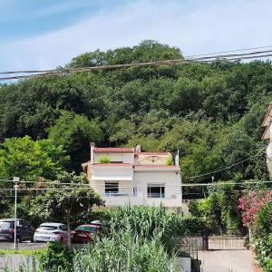 Φυσικό τοπίο κοντά σε αυτή η παραθεριστική κατοικία