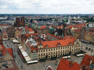 widok miasta z lotu ptaka z budynkami w obiekcie Absyntapart Stare Miasto we Wrocławiu