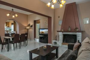 TV a/nebo společenská místnost v ubytování Zante Luxury SeaView Villa with Private Pool