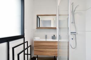 Koupelna v ubytování Ker Mada - 2 km de la plage + 15 fotografií