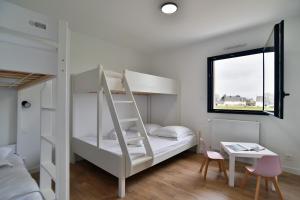 Postel nebo postele na pokoji v ubytování Ker Mada - 2 km de la plage