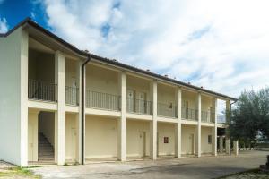 an exterior view of a building with white columns at L'Altra Chiave in San Vito Chietino