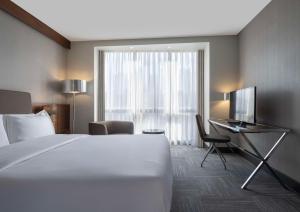 Cama ou camas em um quarto em Radisson Blu Hotel Ankara Cankaya