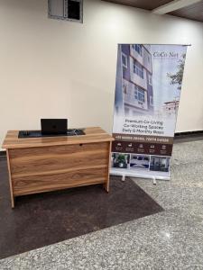 Een TV en/of entertainmentcenter bij COCO NET Hotel
