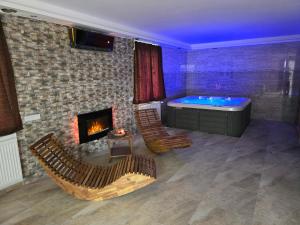 Телевизор и/или развлекательный центр в NEZNAŠOVY Restaurant - Penzion - Wellness - Sauna - SPA