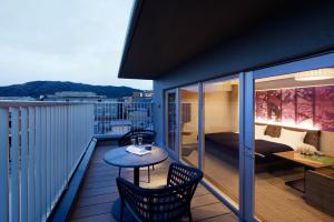 Nespecifikovaný výhled na hory nebo výhled na hory při pohledu z aparthotelu + 3 fotografie