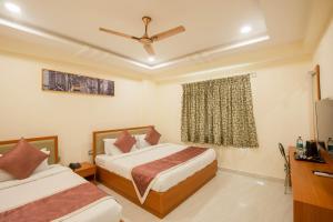 Ein Bett oder Betten in einem Zimmer der Unterkunft Hotel Grand Galaxy T nagar