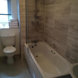 Kylpyhuone majoituspaikassa Kilbarchan Flat