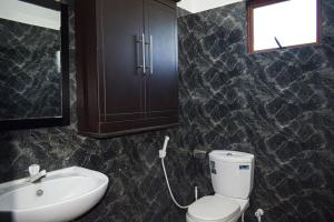 Ένα μπάνιο στο SSS HOTEL