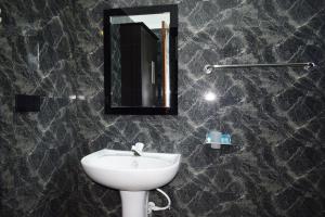 Koupelna v ubytování SSS HOTEL