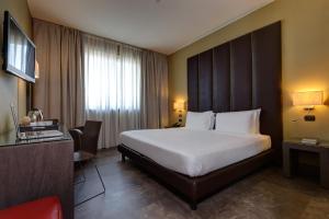 A bed or beds in a room at Klima Hotel Milano Fiere